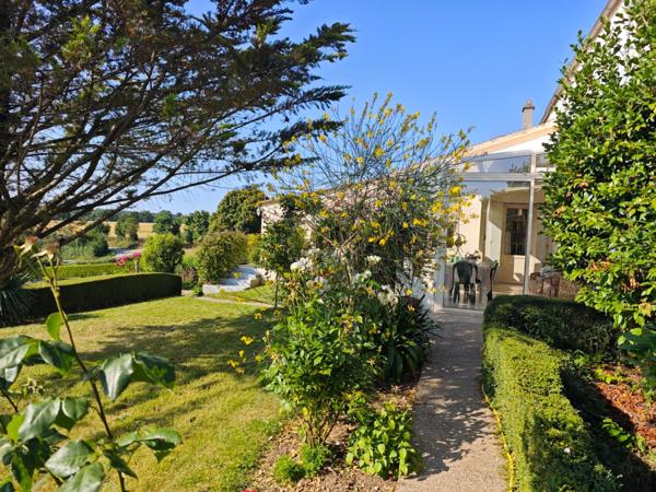 Longère à vendre 197m² dont appartement T1 - TERVAL (85)