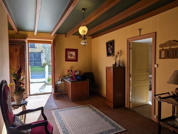 Longère à vendre 197m² dont appartement T1 - TERVAL (85)