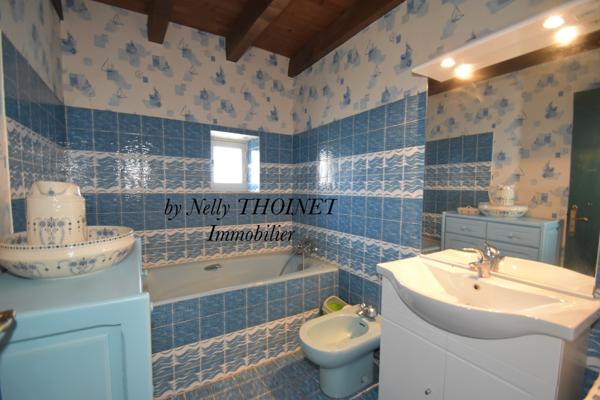 Dontreix (23700) Dépt.23. DONTREIX, ANCIEN CORPS DE FERME en pierre, 7 pièces, dépendances, terrain de 14 276 m2