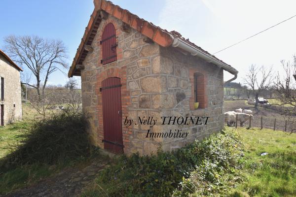 Dontreix (23700) Dépt.23. DONTREIX, ANCIEN CORPS DE FERME en pierre, 7 pièces, dépendances, terrain de 14 276 m2