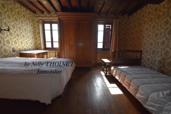 Dontreix (23700) Dépt.23. DONTREIX, ANCIEN CORPS DE FERME en pierre, 7 pièces, dépendances, terrain de 14 276 m2