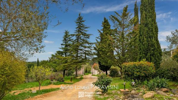 Palaja, Vaste propriété avec espace bien être aux portes de Carcassonne