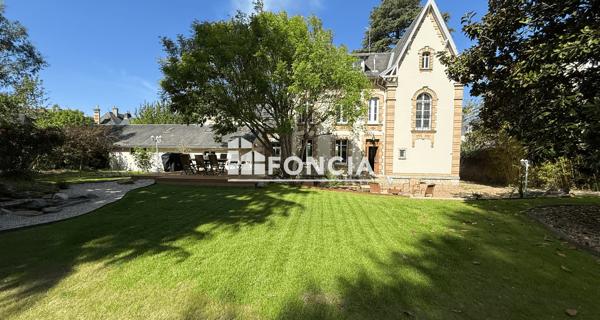 À vendre Maison 11 pièces 331.02 m² - Le Mans 72000