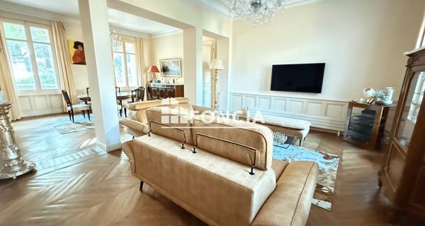 À vendre Maison 11 pièces 331.02 m² - Le Mans 72000