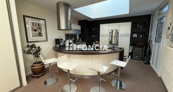 À vendre Maison 11 pièces 331.02 m² - Le Mans 72000