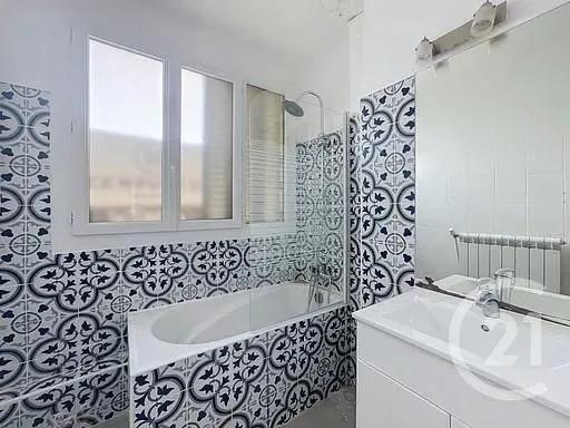 Appartement T4 à vendre  71 pièces - 71 m 2   FREJUS  - 83