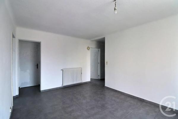 Appartement T4 à vendre  71 pièces - 71 m 2   FREJUS  - 83