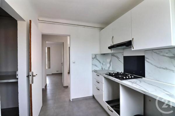 Appartement T4 à vendre  71 pièces - 71 m 2   FREJUS  - 83