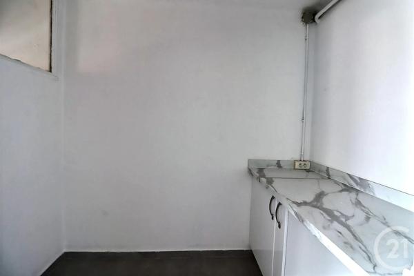 Appartement T4 à vendre  71 pièces - 71 m 2   FREJUS  - 83