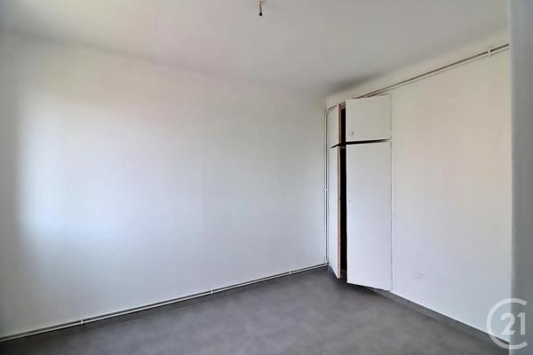 Appartement T4 à vendre  71 pièces - 71 m 2   FREJUS  - 83