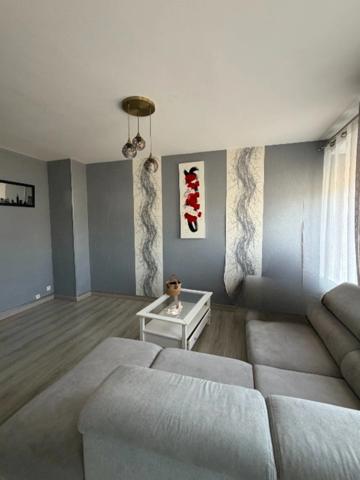 Soyaux. Maison mitoyenne de 102 m² avec garage et jardin
