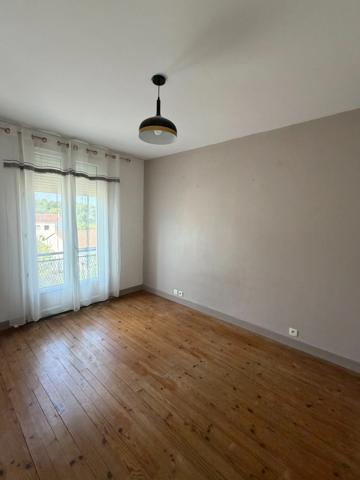 Soyaux. Maison mitoyenne de 102 m² avec garage et jardin