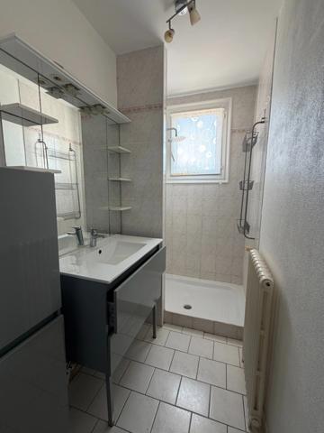Soyaux. Maison mitoyenne de 102 m² avec garage et jardin