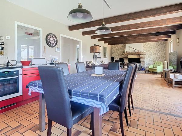 À VENDRE Charmante chaumière de 136 m² avec vue dégagée et grand jardin clos