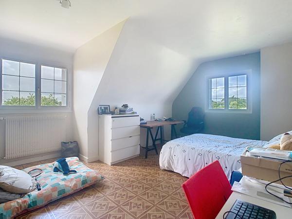 À VENDRE Charmante chaumière de 136 m² avec vue dégagée et grand jardin clos