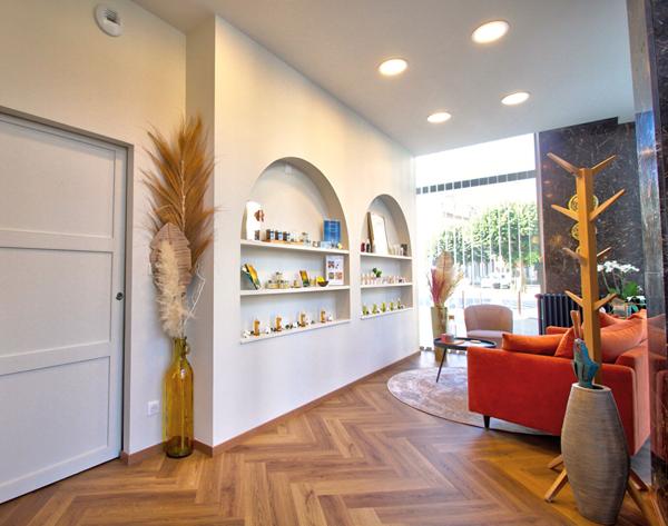 AGEN CENTRE - Quartier Victor Hugo : Local commercial de 85 m² avec accueil, 3 bureaux et espace cuisine.