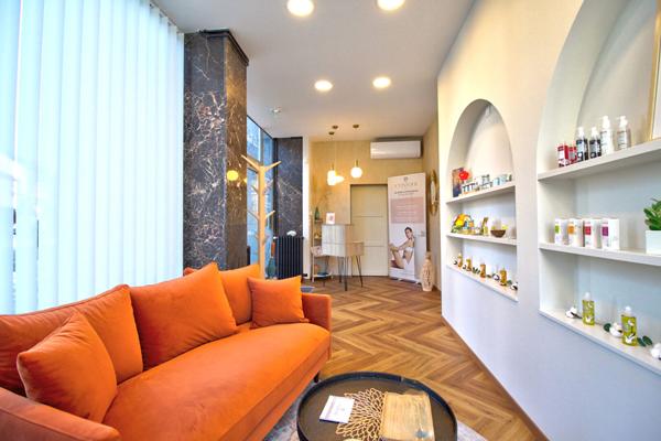 AGEN CENTRE - Quartier Victor Hugo : Local commercial de 85 m² avec accueil, 3 bureaux et espace cuisine.