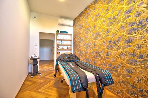 AGEN CENTRE - Quartier Victor Hugo : Local commercial de 85 m² avec accueil, 3 bureaux et espace cuisine.