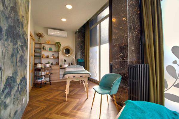 AGEN CENTRE - Quartier Victor Hugo : Local commercial de 85 m² avec accueil, 3 bureaux et espace cuisine.