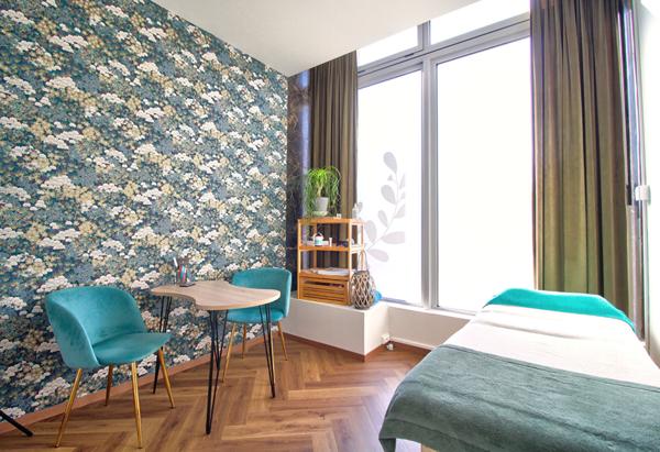 AGEN CENTRE - Quartier Victor Hugo : Local commercial de 85 m² avec accueil, 3 bureaux et espace cuisine.