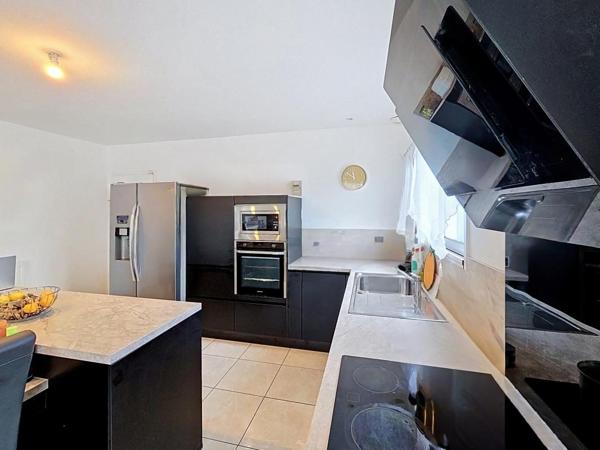 PORT-LOUIS : Maison de plain-pied avec 3 chambres et garage