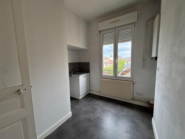 APPARTEMENT TYPE 3 NON MEUBLE - SECTEUR BARBATRE