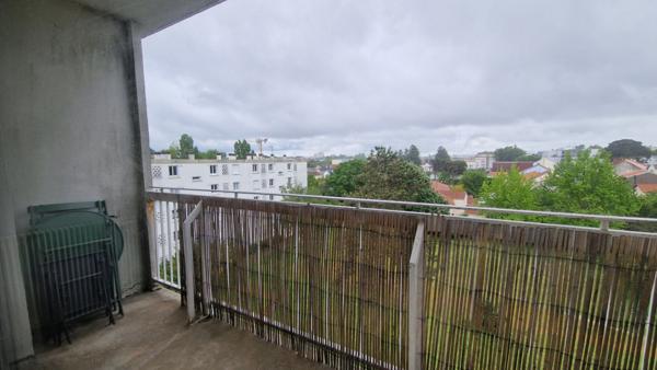 Appartement Reze  - place 8 mai - 2 pièce(s) - loué meublé - proche toutes commodités