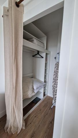 Appartement Reze  - place 8 mai - 2 pièce(s) - loué meublé - proche toutes commodités