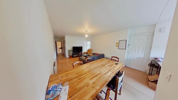 À louer : Grande chambre meublée dans appartement 7 pièces à Bègles, secteur Pont Simone Veil