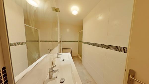 À louer : Grande chambre meublée dans appartement 7 pièces à Bègles, secteur Pont Simone Veil