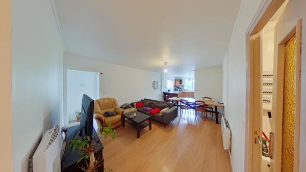 À louer : Grande chambre meublée dans appartement 7 pièces à Bègles, secteur Pont Simone Veil