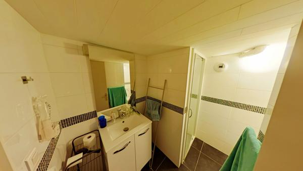 À louer : Grande chambre meublée dans appartement 7 pièces à Bègles, secteur Pont Simone Veil