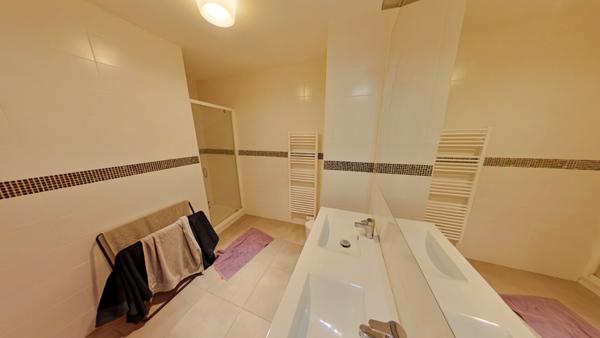 À louer : Grande chambre meublée dans appartement 7 pièces à Bègles, secteur Pont Simone Veil