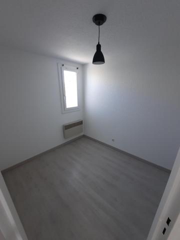 11430 GRUISSAN A LOUER T1BIS GRUISSAN PLACE DE PARKING RESIDENCE AVEC PISCINE