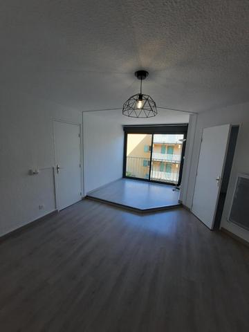 11430 GRUISSAN A LOUER T1BIS GRUISSAN PLACE DE PARKING RESIDENCE AVEC PISCINE