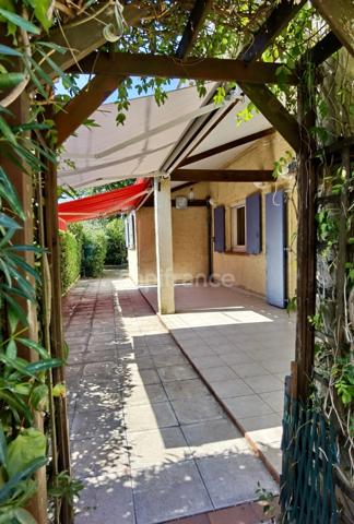 Dpt Gard (30), à vendre proche d'UZES à 8km, maison P6 de 132m2, beau terrain de 600m2, calme.