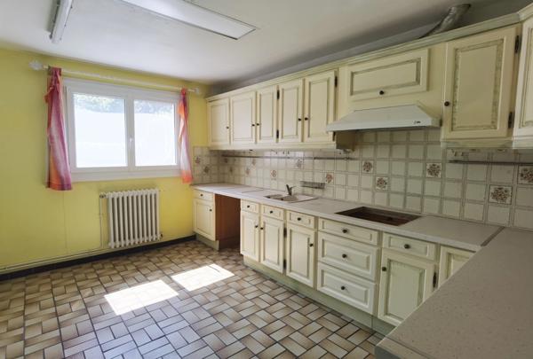 Dpt Gard (30), à vendre proche d'UZES à 8km, maison P6 de 132m2, beau terrain de 600m2, calme.