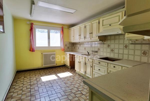Dpt Gard (30), à vendre proche d'UZES à 8km, maison P6 de 132m2, beau terrain de 600m2, calme.