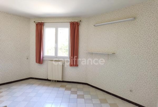 Dpt Gard (30), à vendre proche d'UZES à 8km, maison P6 de 132m2, beau terrain de 600m2, calme.
