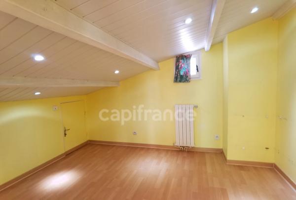 Dpt Gard (30), à vendre proche d'UZES à 8km, maison P6 de 132m2, beau terrain de 600m2, calme.