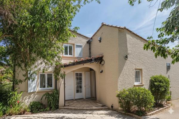 Dpt Gard (30), à vendre proche d'UZES à 8km, maison P6 de 132m2, beau terrain de 600m2, calme.