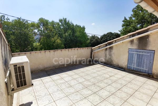 Dpt Gard (30), à vendre proche d'UZES à 8km, maison P6 de 132m2, beau terrain de 600m2, calme.