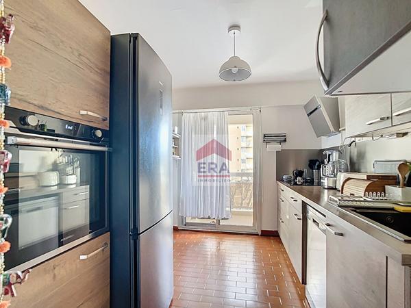 En exclusivité à vendre appartement 4 pièces  Marseille 9e/10e - St Tronc balcons et parking privatif en sous-sol.