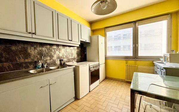 Appartement à vendre    3 pièces • 76,05 m2 Lyon 3