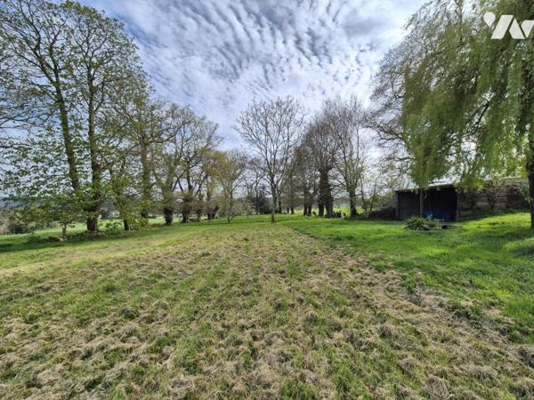 SAINT-CONGARD – Longère en deux habitations avec dépendances sur plus de 3 900 m²