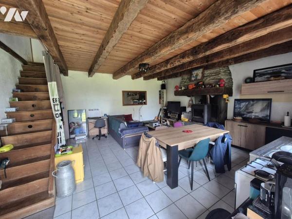 SAINT-CONGARD – Longère en deux habitations avec dépendances sur plus de 3 900 m²