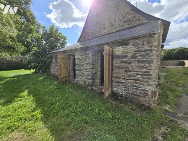 SAINT-CONGARD – Longère en deux habitations avec dépendances sur plus de 3 900 m²