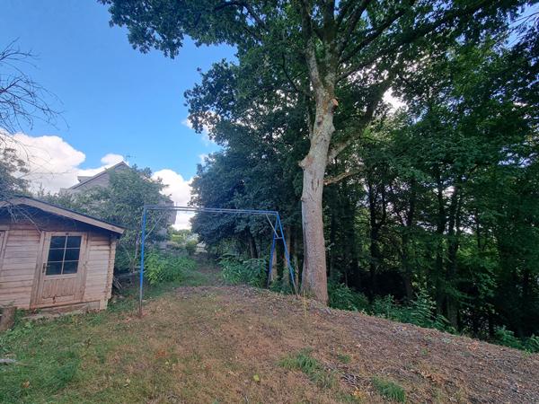 Terrain à vendre de 985 m² à Quimperlé, exposition sud-est, vue dégagée