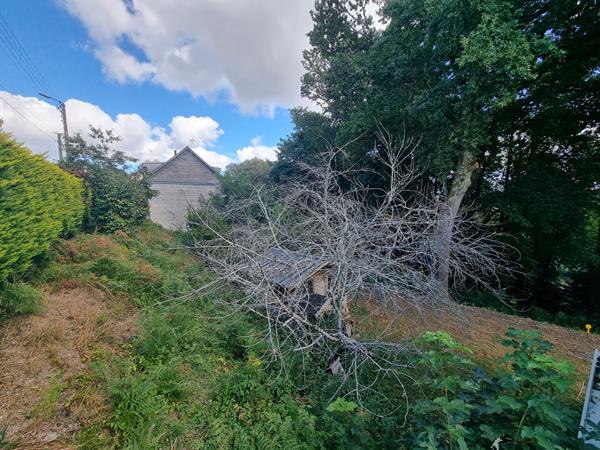 Terrain à vendre de 985 m² à Quimperlé, exposition sud-est, vue dégagée
