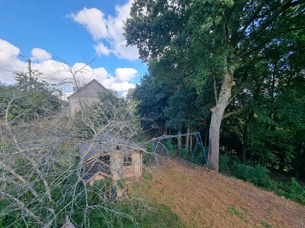 Terrain à vendre de 985 m² à Quimperlé, exposition sud-est, vue dégagée